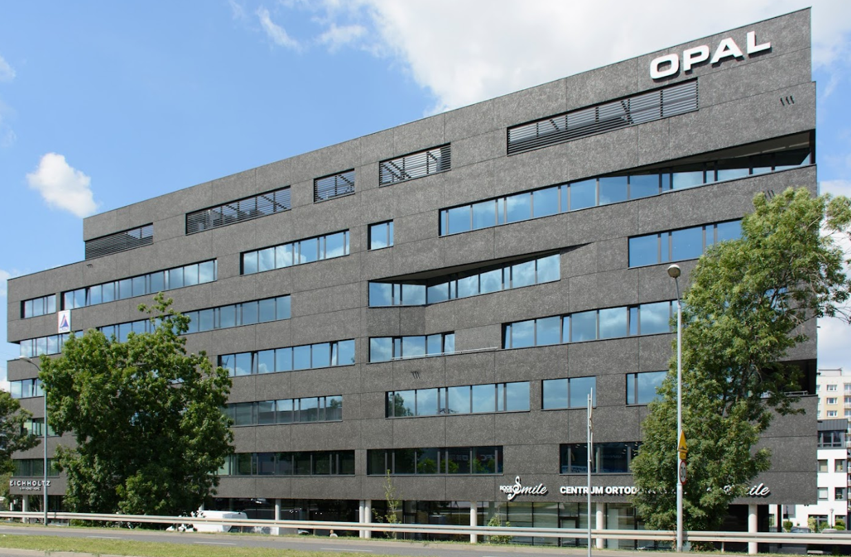 Inspektor nadzoru Katowice — biurowiec klasy A „Carbon Office” przy ul. Węglowej, nowoczesna ciemna elewacja, przeszklenia