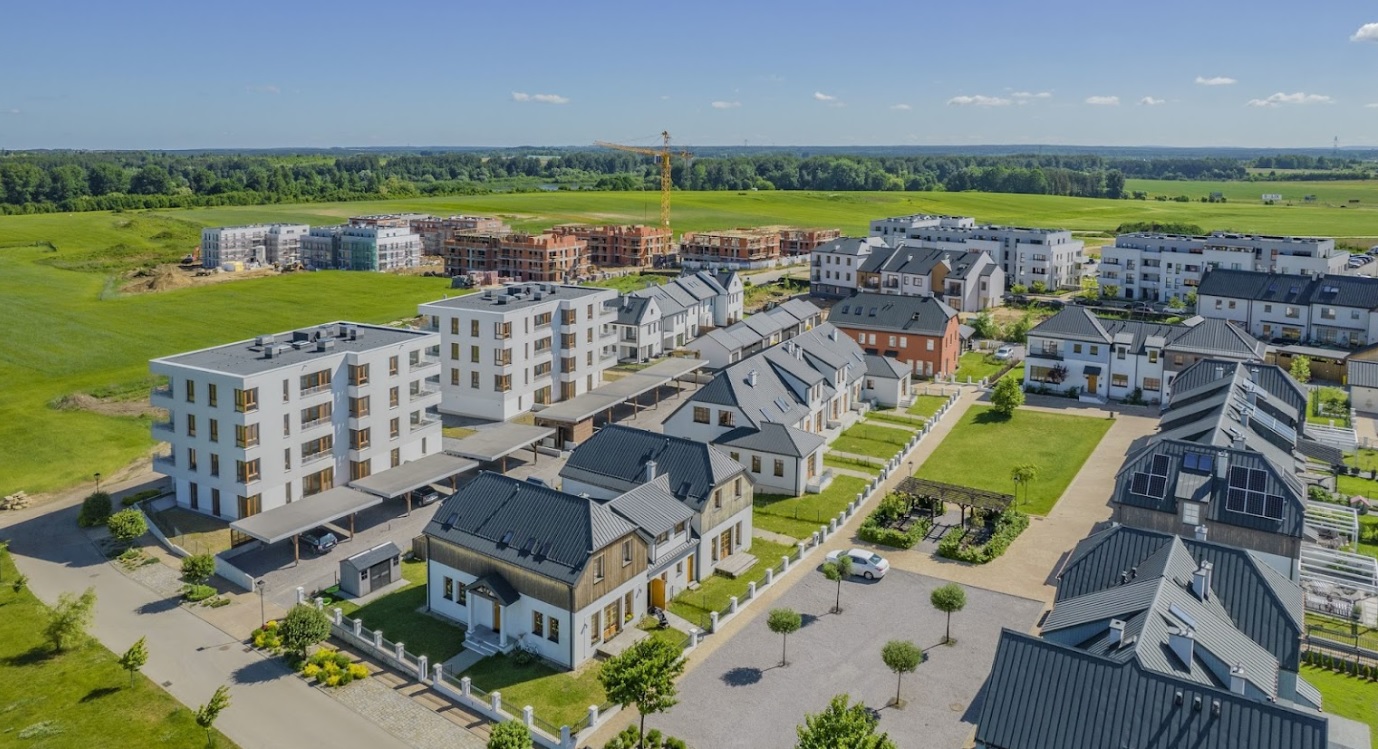Inwestor zastępczy — kompleksowy projekt „Siewierz Jeziorna”, miasto zrównoważone, widok z lotu ptaka na zabudowę mieszkaniową